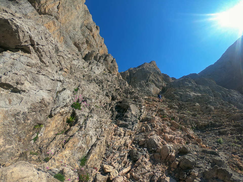 Senderista en Macizo Central de Picos de Europa